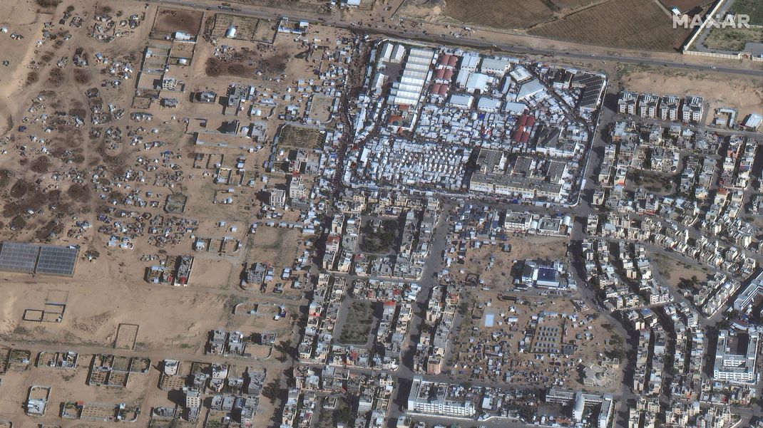 Die Stadt Chan Junis im südlichen Gazastreifen wurde offenbar von israelischen Soldaten eingekesselt.