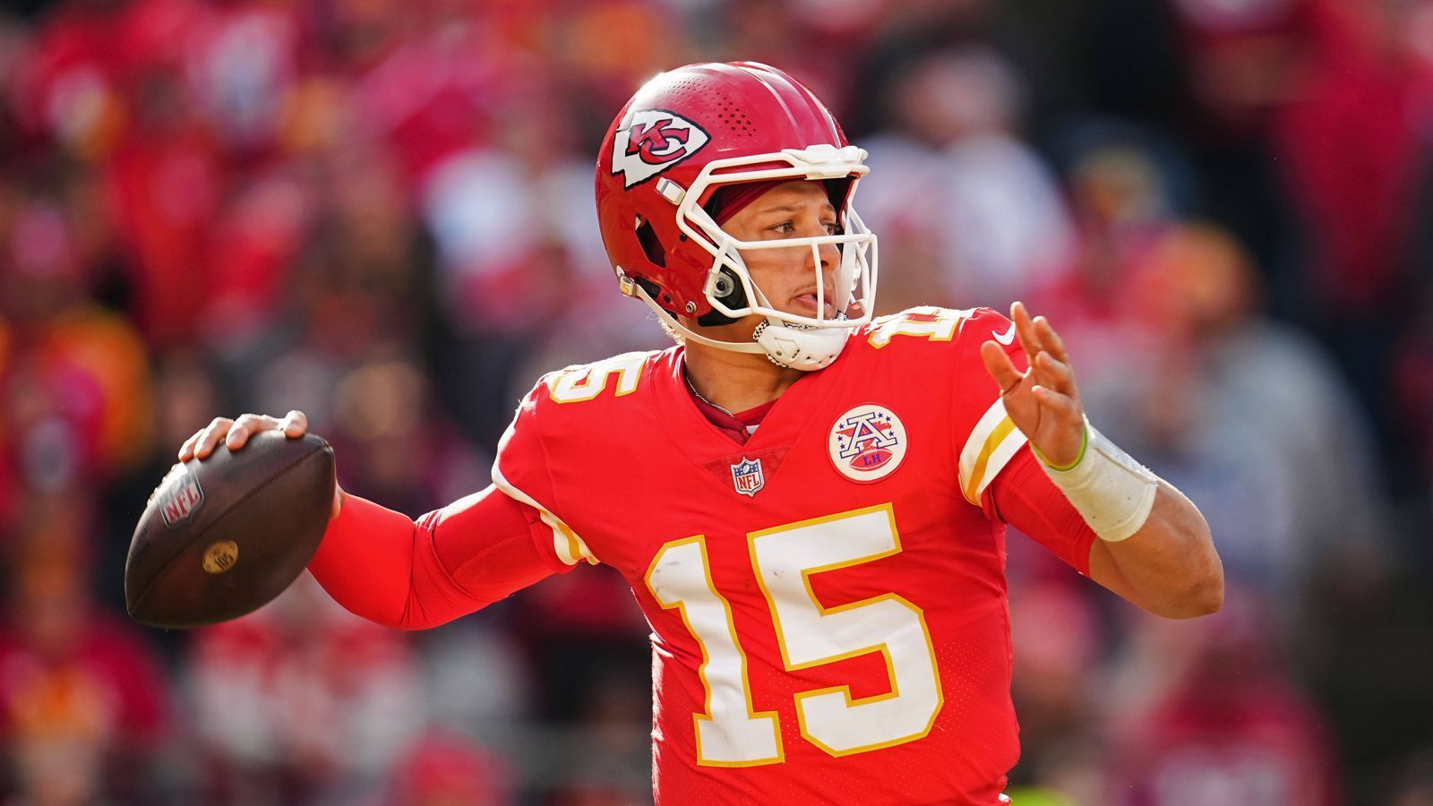 
                <strong>Platz 3: Patrick Mahomes II </strong><br>
                &#x2022; Quarterback, Kansas City Chiefs<br>
              