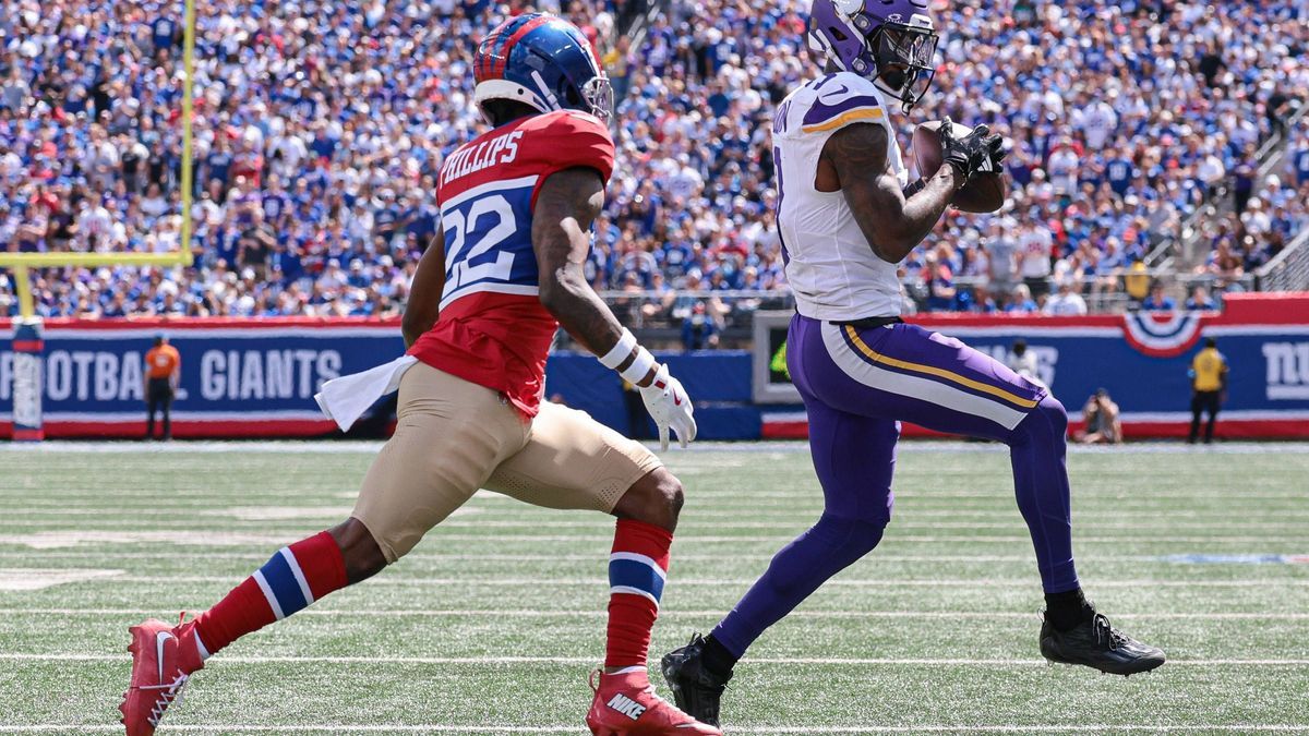 NFL, American Football Herren, USA Minnesota Vikings at New York Giants Sep 8, 2024; East Rutherford, New Jersey, USA; Minnesota Vikings wide receiver Jordan Addison (3) catches the ball in front o...