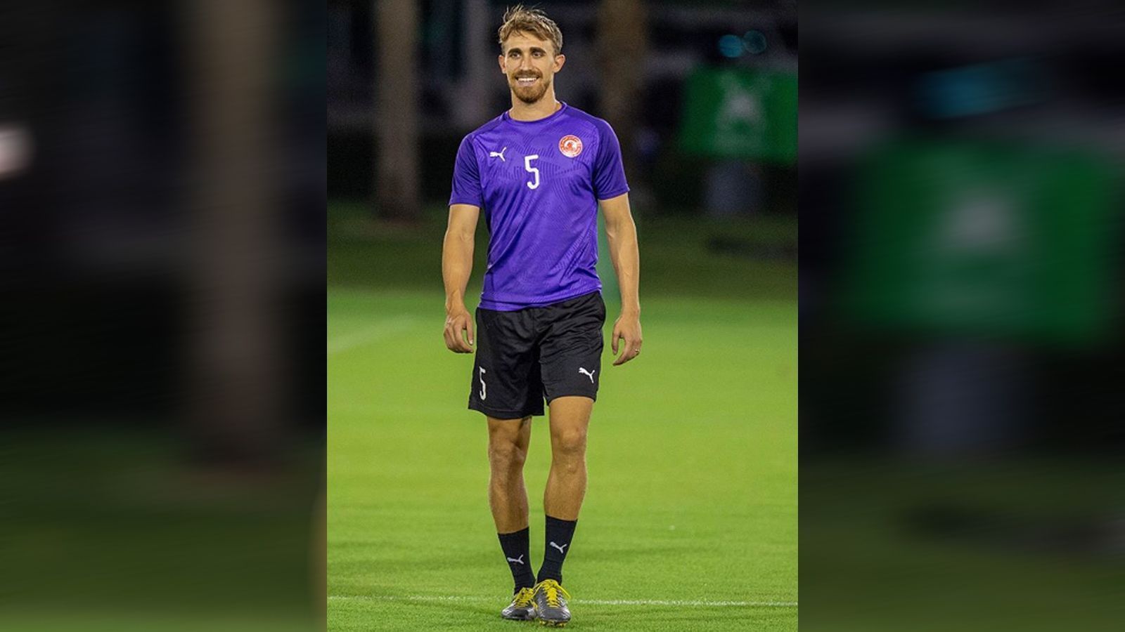 
                <strong>Marc Muniesa (Al Arabi Sports Club)</strong><br>
                Einer von Lasoggas Teamkollegen ist der frühere Barca-Profi Marc Muniesa. Der 27 Jahre alte Verteidiger unterschrieb ebenfalls erst vor wenigen Wochen in Katar, nachdem er zuvor mit Girona aus La Liga abgestiegen war. Wie auch Lasogga band sich Muniesa ebenfalls bis 2022 an Al Arabi. Zuvor sammelte der U21-Europameister von 2013 unter anderem Erfahrungen in der Premier League bei Stoke.
              