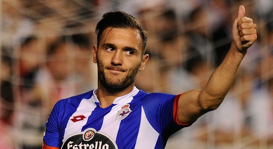 
                <strong>Lucas Perez</strong><br>
                Lucas Perez: Noch steht der 27-jährige Spanier bei Deportivo La Coruna bis 2019 unter Vertrag - er könnte den Verein wohl aber für 15 Millionen Euro verlassen. Perez startete seine Karriere in der Jugend von Atletico Madrid, sammelte Auslands-Erfahrungen in der Ukraine sowie in Griechenland und kehrte schließlich 2015 nach Spanien zurück. Neben dem FC Barcelona soll auch der FC Sevilla Interesse am Stürmer haben.
              