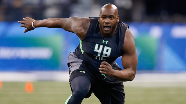 
                <strong> Laremy Tunsil</strong><br>
                Das Nachsehen dürfte Laremy Tunsil haben. Der Offensive Tackle von der Ole Miss ist nach Einschätzung der meisten Experten der beste Spieler im Draft. Aber eben kein Quarterback... ran.de gibt einen Überblick über die am häufigsten ausgewählten Position an erster Stelle des NFL Drafts.
              