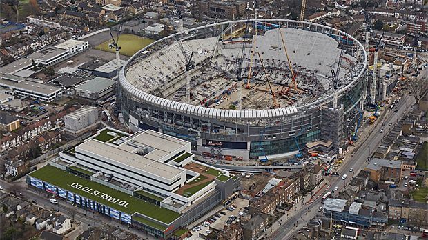 
                <strong>Das neue Stadion der Spurs</strong><br>
                Neben dem Stadion sollen Geschäfte, Lokale und Verwaltungsräume der Spurs entstehen. Für Nostalgiker ist die alte White Hart Lane auch nicht weit entfernt.
              