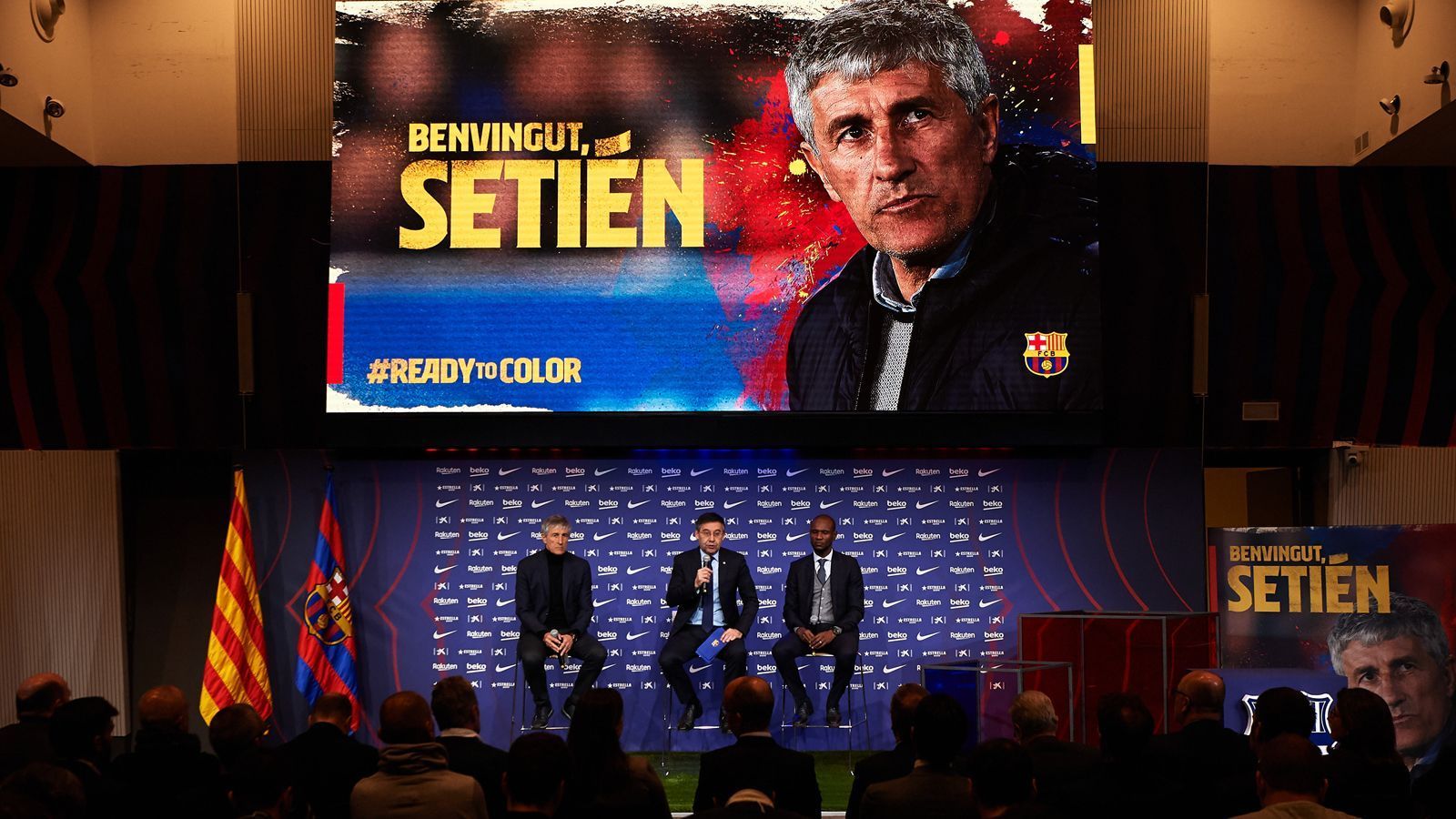 
                <strong>Barca holt Setien aus Ruhestand zurück</strong><br>
                Nun kam mit dem Engagement bei den Katalanen doch alles anders. Setien warf seine Pläne über den Haufen und unterschrieb einen Vertrag bis 2022 beim 26-maligen spanischen Meister. Unter Vorgänger Valverde hatten sich zuletzt die unbefriedigenden Resultate gehäuft. So kam man bei Liga-Schlusslicht und Stadtrivale Espanyol Barcelona nicht über ein mageres 2:2 hinaus und unterlag im Halbfinale der Supercopa Atletico Madrid mit 2:3. Kann Setien die erfolgsverwöhnten Katalanen nun zurück auf den Erfolgsweg führen?
              