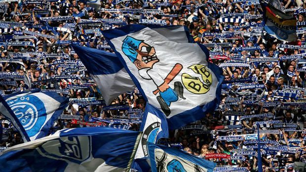 
                <strong>Platz 3: FC Schalke 04</strong><br>
                Platz 3 - FC Schalke 04, Gesamtzuschauerzahl: 1.043.559 Fans, Schnitt pro Spiel: 61.386, Stadionkapazität: 61.973, Auslastung: 99,05 Prozent
              