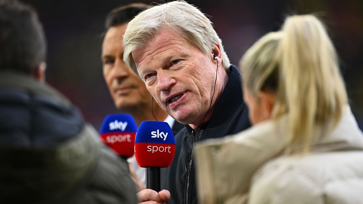 Oliver Kahn vor der Partie FC Bayern gegen Borussia Dortmund.