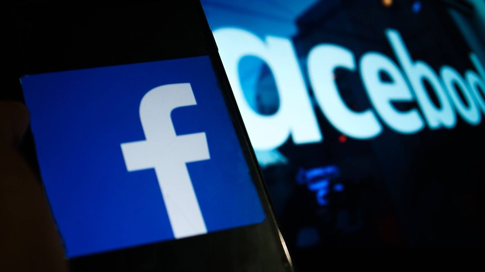 
                <strong>Happy Birthday, Facebook</strong><br>
                Facebook feierte im Frühjahr 2005 seinen ersten Geburtstag. Dass Fußballprofis ihre Fans einmal via soziale Medien an ihrem Leben teilhaben lassen, war damals aber noch unvorstellbar. 
              