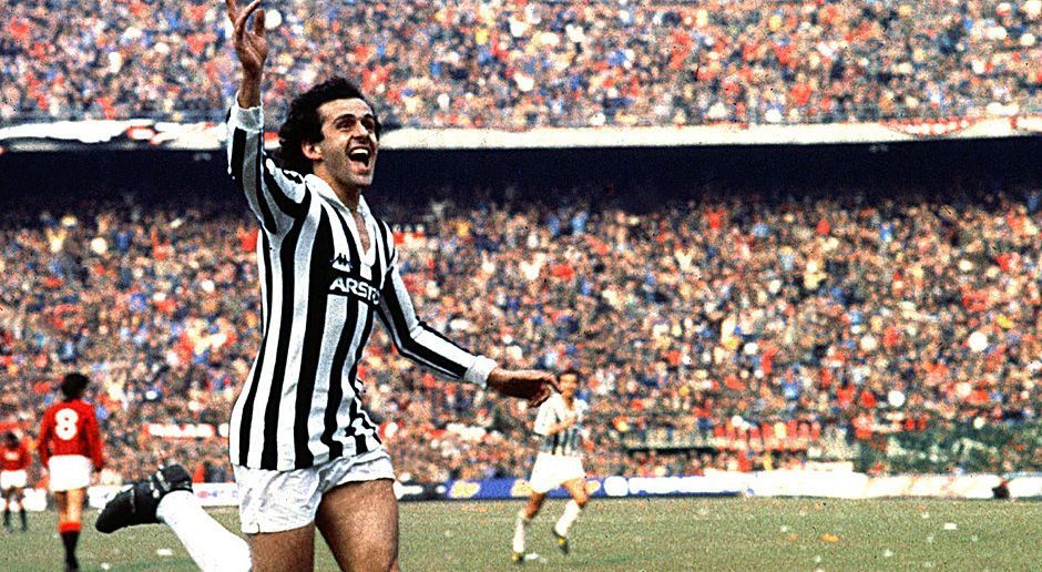 
                <strong>Michel Platini</strong><br>
                Michel Platini: Als Guardiola noch ein Kind war, hing ein Poster des genialen französischen Spielmachers in seinem Zimmer. Als Guardiola Balljunge in Barcelona war, wollte er sich dieses von Platini bei einem Gastspiel von Juventus Turin signieren lassen. Doch er bekam das Autogramm nicht. Erst Jahre später, als Platini bereits UEFA-Chef war, ließ er Guardiola ein signiertes Trikot zukommen. Das Trikot des ersten Lieblingsspielers von Guardiola dürfte einen Ehrenplatz in der Sammlung des Spaniers bekommen haben
              