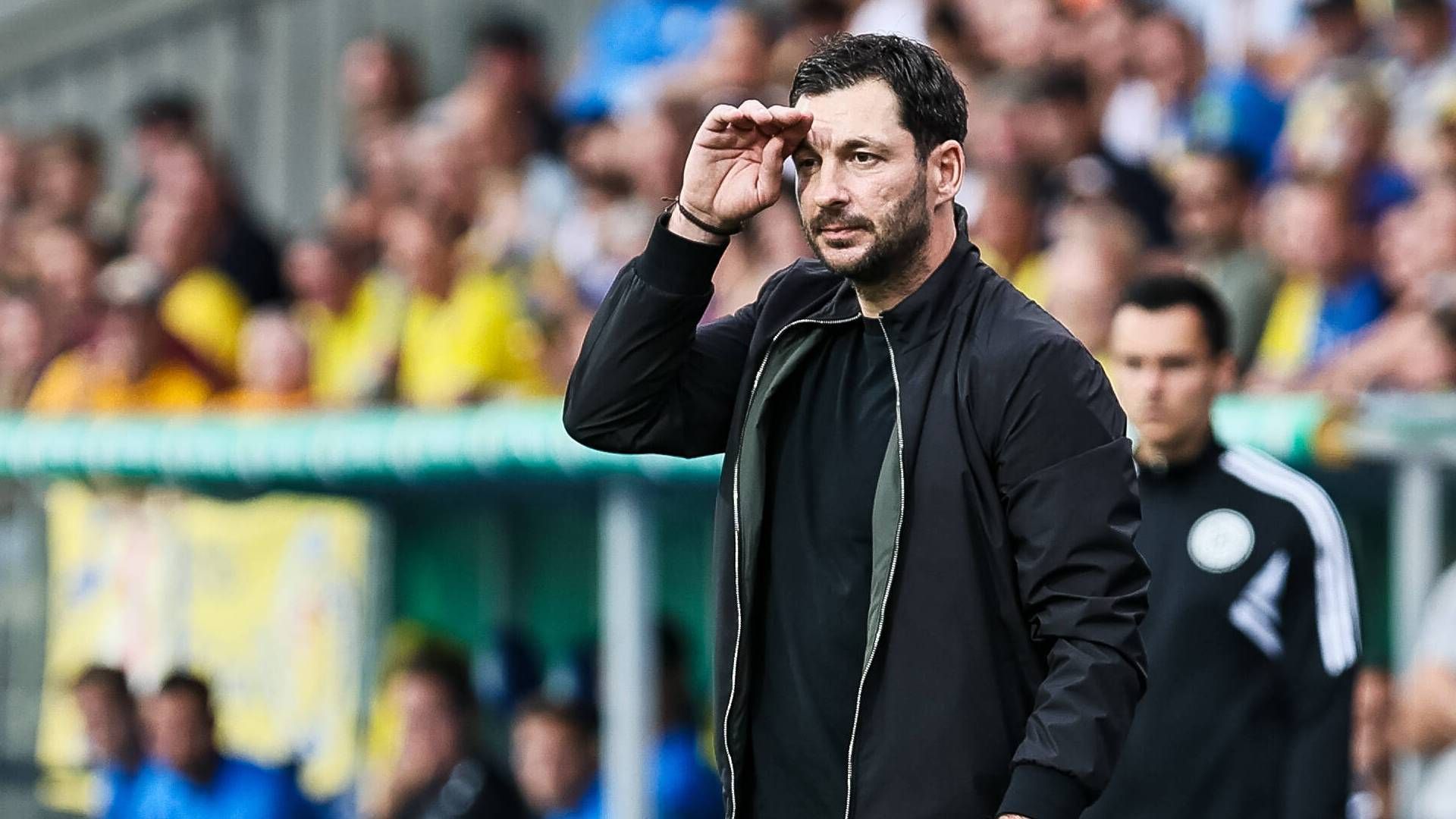 
                <strong>31. Juli 2022</strong><br>
                Doch gleich das erste Pflichtspiel für den neuen Trainer geht komplett schief. Im DFB-Pokal verliert die Hertha in der ersten Runde bei Zweitligist Eintracht Braunschweig. Direkt herrscht im Verein wieder Unruhe.
              