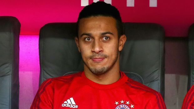
                <strong>Thiago (FC Bayern München)</strong><br>
                Thiago (FC Bayern München): Vor rund drei Wochen zog sich der Spanier im Einsatz für die Nationalmannschaft eine Kapselverletzung im Knie zu. Gegen Gladbach wird er Trainer Pep Guardiola noch fehlen. Auf einer Pressekonferenz gab der Mittelfeldspieler allerdings bekannt, dass "er in der nächsten Woche zurückkommen" werde.
              