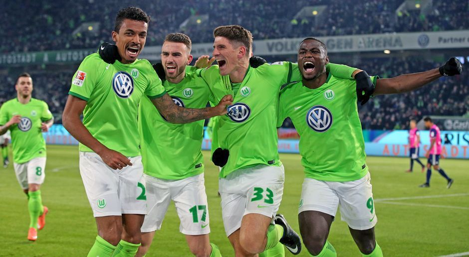 
                <strong>Platz 4: VfL Wolfsburg - Saldo: -54,53 Millionen Euro</strong><br>
                Platz 4: VfL Wolfsburg - Saldo: -54,53 Millionen EuroAusgaben: 316,70 Millionen EuroEinnahmen: 262,18 Millionen EuroZugänge: Abgänge: Teuerster Zugang: Julian Draxler (43 Millionen Euro)Teuerster Abgang: Kevin De Bruyne (74 Millionen Euro)
              