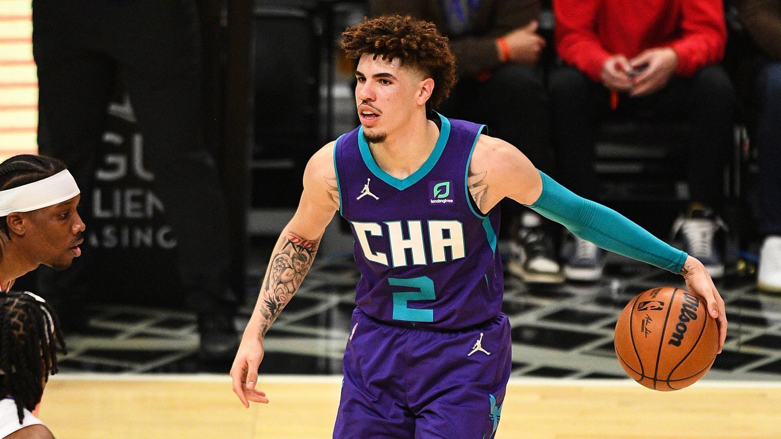 
                <strong>LaMelo Ball (Charlotte Hornets/Reserve) - Ersatz für Kevin Durant</strong><br>
                &#x2022; Punkte: 20,1 -<br>&#x2022; Rebounds: 7,0 -<br>&#x2022; Assists: 7,5 -<br>&#x2022; All-Star Nominierungen: 1. <br>
              