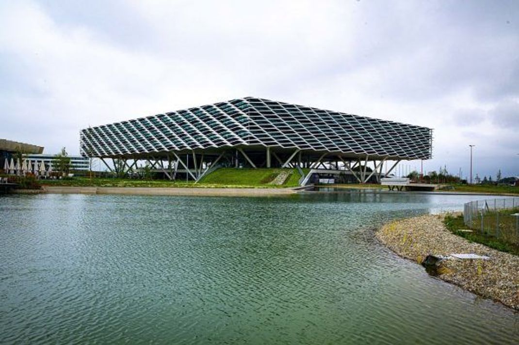 Das Verwaltungsgebäude der Adidas AG soll an ein Fußballstadion erinnern