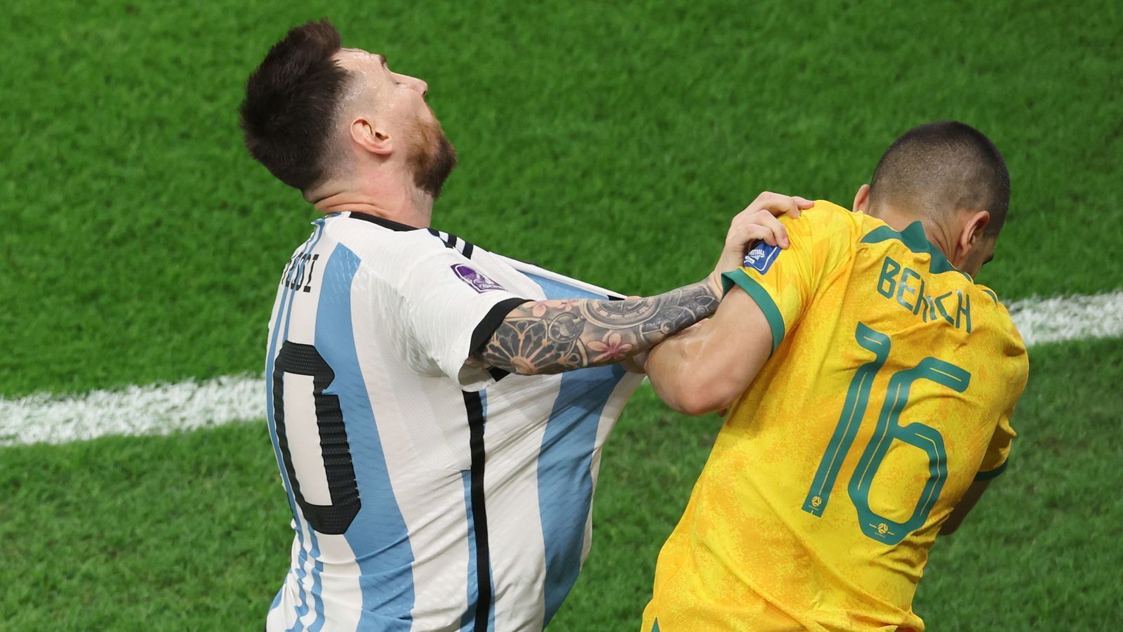 
                <strong>Messi-Watch: So schlug sich Argentiniens Superstar gegen Australien</strong><br>
                Das hätte durchaus auch die Gelbe Karte geben können.
              