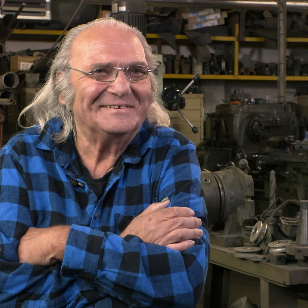 Zwei Dackel mit vielen Autos - die Vorlieben von Legende Günther
