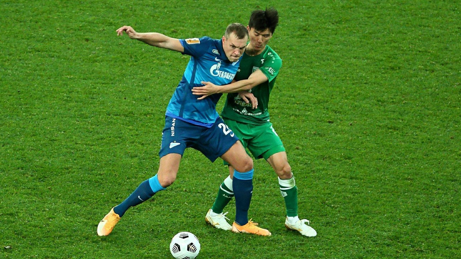 
                <strong>Zenit St. Petersburg</strong><br>
                Zenit verlor unter anderem das vergangene Heimspiel gegen Rubin Kasan mit 1:2. Nach einem makellosen Saisonstart mit vier Siegen aus vier Spielen kam das Team von Trainer Sergei Semak vermehrt ins Stolpern. Immer wieder setzte es unnötige Punktverluste wie drei Unentschieden und zwei Niederlagen aus den letzten acht Ligaspielen. Folglich ist die Tabellenführung dahin. Der BVB geht am Mittwoch (21:00 Uhr im Liveticker auf ran.de) nach dem souveränen Derbysieg gegen Schalke 04 als Favorit ins Rennen.
              