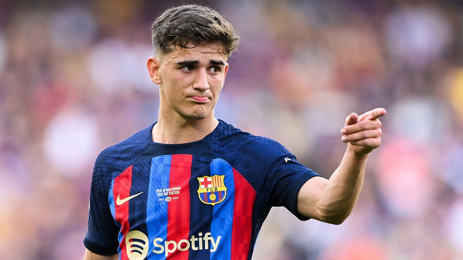 
                <strong>Zentrales Mittelfeld: Gavi (FC Barcelona)</strong><br>
                Müssen wir Gavi noch vorstellen? 18 Jahre alt. Stammspieler beim FC Barcelona. Mit einem Marktwert von 90 Millionen Euro (Quelle: transfermarkt.de) der wertvollste Spieler seines Alters. Bereits 19 Länderspiele für die A-Nationalmannschaft Spaniens. Eigentlich gar kein Talent mehr, sondern bereits ein Star. 
              