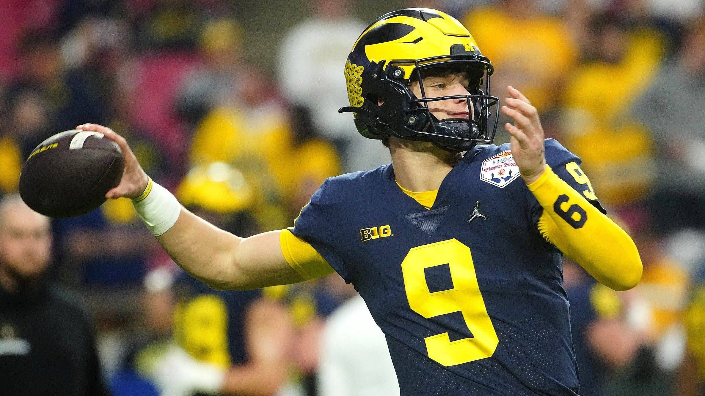 <strong>J.J. McCarthy (Michigan Wolverines)</strong><br>Die Denver Broncos haben in diesem Draft Position zwölf inne. An die drei Top-Quarterbacks (Caleb Williams, Drake Maye, Jayden Daniels) werden sie damit nicht herankommen, wohl aber an die zweite Riege der aufstrebenden Spielmacher. Zum Beispiel J.J. McCarthy. Er gewann mit den Michigan Wolverines die National Championship und kommt aus der Schule von QB-Flüsterer Jim Harbaugh. Womöglich müsste Denver für ihn aber sogar noch nach oben traden.