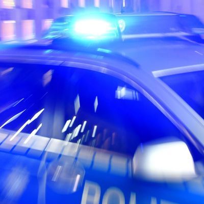 Polizei nimmt Tatverdächtige fest