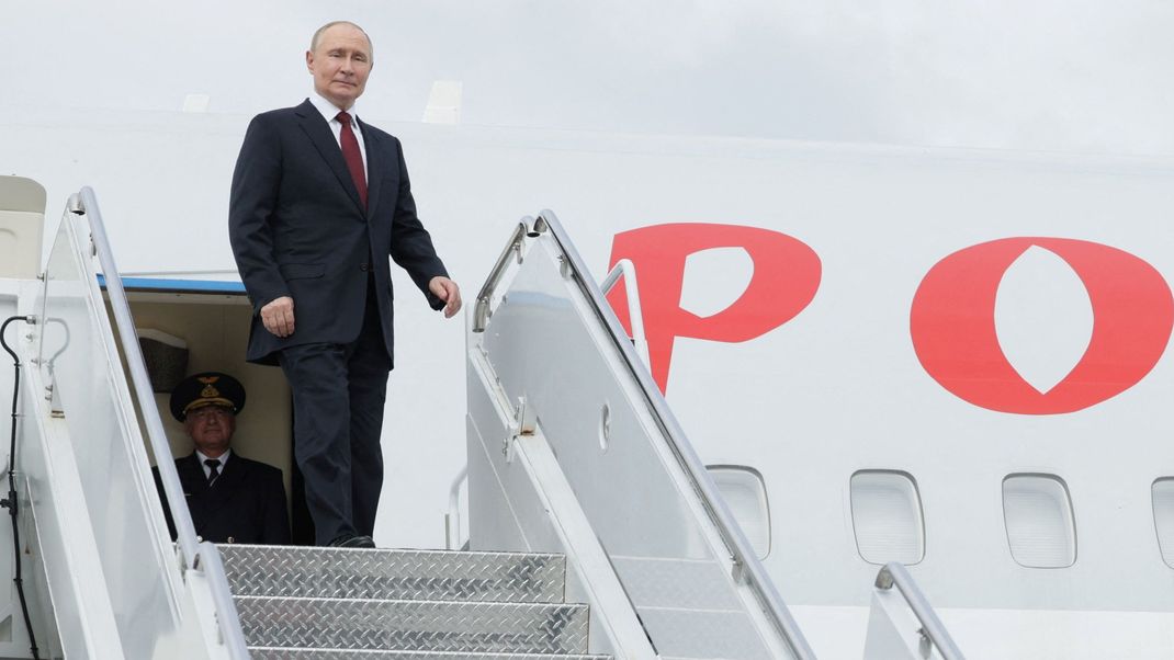 Russlands Präsident Wladimir Putin in seiner Regierungsmaschine bei dem Treffen mit Donald Trump in Alaska.