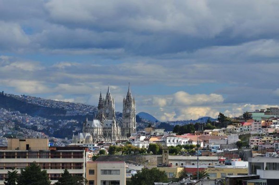 Die Basílica del Voto Nacional prägt als römisch-katholische Kirche das Stadtbild von Quito.