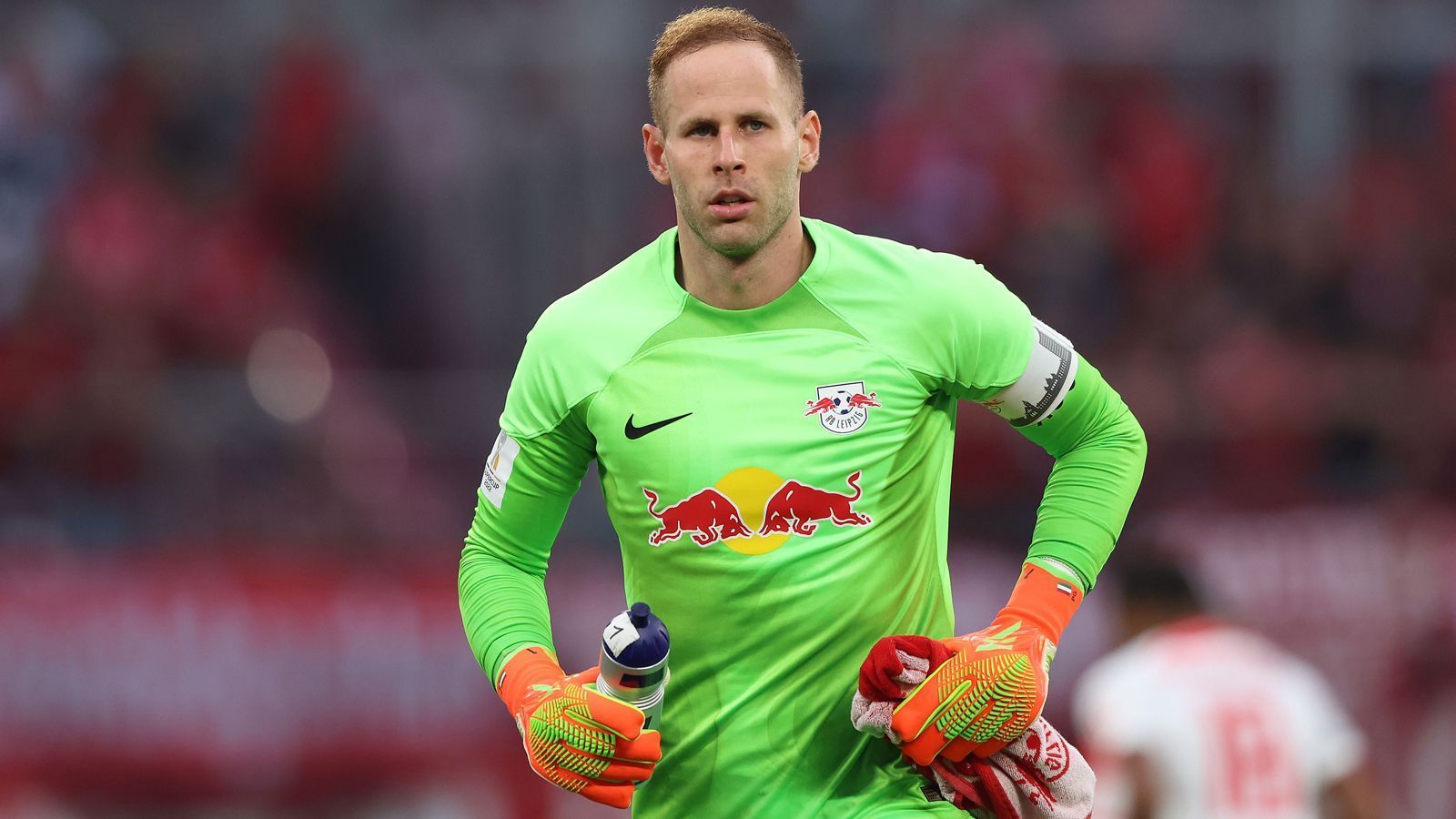 
                <strong>Peter Gulacsi (RB Leipzig)</strong><br>
                Schon seit längerer Zeit muss RB Leipzig auf Stammtorhüter Peter Gulacsi verzichten. Der Ungar erlitt im Oktober einen Kreuzbandriss und wird damit noch eine längere Zeit ausfallen. Statt des 32-Jährigen steht derzeit Janis Blaswich zwischen den Pfosten der Sachsen.
              