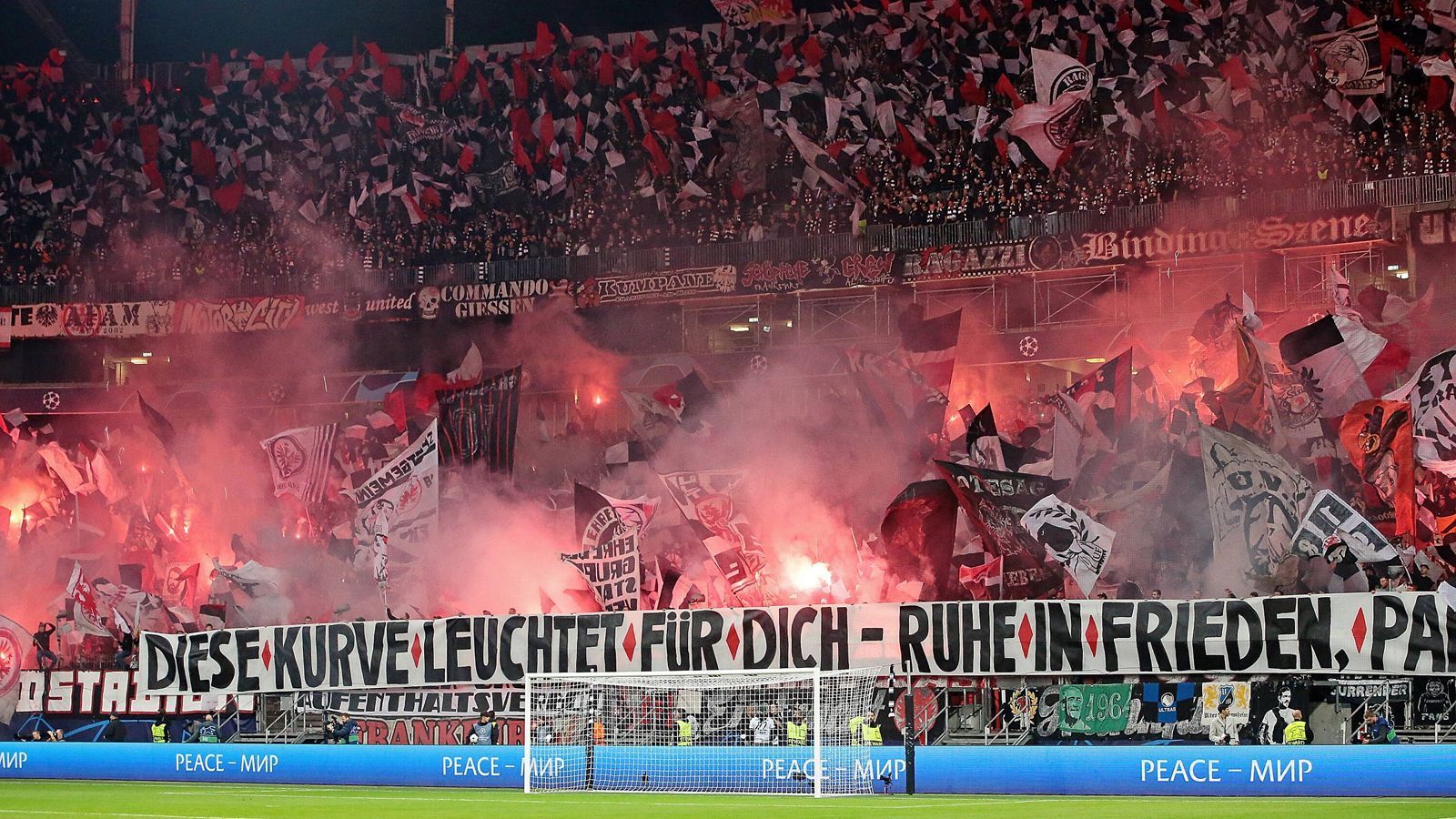 
                <strong>Eintracht Frankfurt</strong><br>
                Trotz deutlicher Preiserhöhung und einem dementsprechenden Unmut der Fans bietet die Eintracht das billigste Ticket unter den deutschen Teilnehmern im CL-Achtelfinale an. Statt den durchschnittlichen elf Euro aus der Gruppenphase zahlt man für den Stehplatz nun zwar 18 Euro, ist damit aber dennoch gut bedient.
              