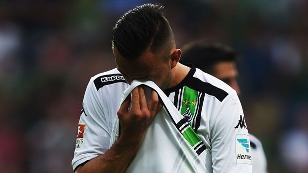 
                <strong>Josip Drmic (Borussia Mönchengladbach)</strong><br>
                Josip Drmic (Borussia Mönchengladbach, sechs Einsätze, 247 Minuten): Ein bislang ziemlich teurer Flop ist Gladbachs Schweizer Drmic. Der 23-Jährige kam angeblich für zehn Millionen Euro Ablöse aus Leverkusen und sollte für Borussen-Tore sorgen. Bei seinen bisherigen sechs Einsätzen gelang ihm das aber nicht. Deshalb kommt der Ex-Leverkusener für die Fohlen auch kaum noch zum Zug.
              