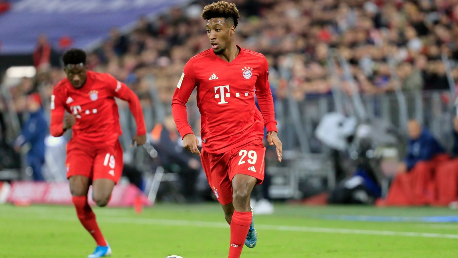 
                <strong>Kingsley Coman</strong><br>
                Kommt gleichzeitig mit Coutinho als Ersatz für Müller. Ihm gelingt aber kaum eine nennenswerte Aktion, die Hereingaben werden sichere Beute für Hradecky. ran-Note: 5
              
