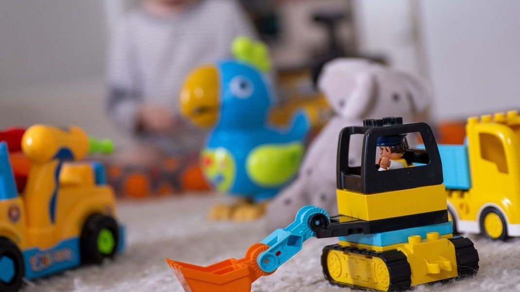 Gefälschtes Spielzeug landet oft in Kinderzimmern – mit möglichen Risiken für Gesundheit und Sicherheit.