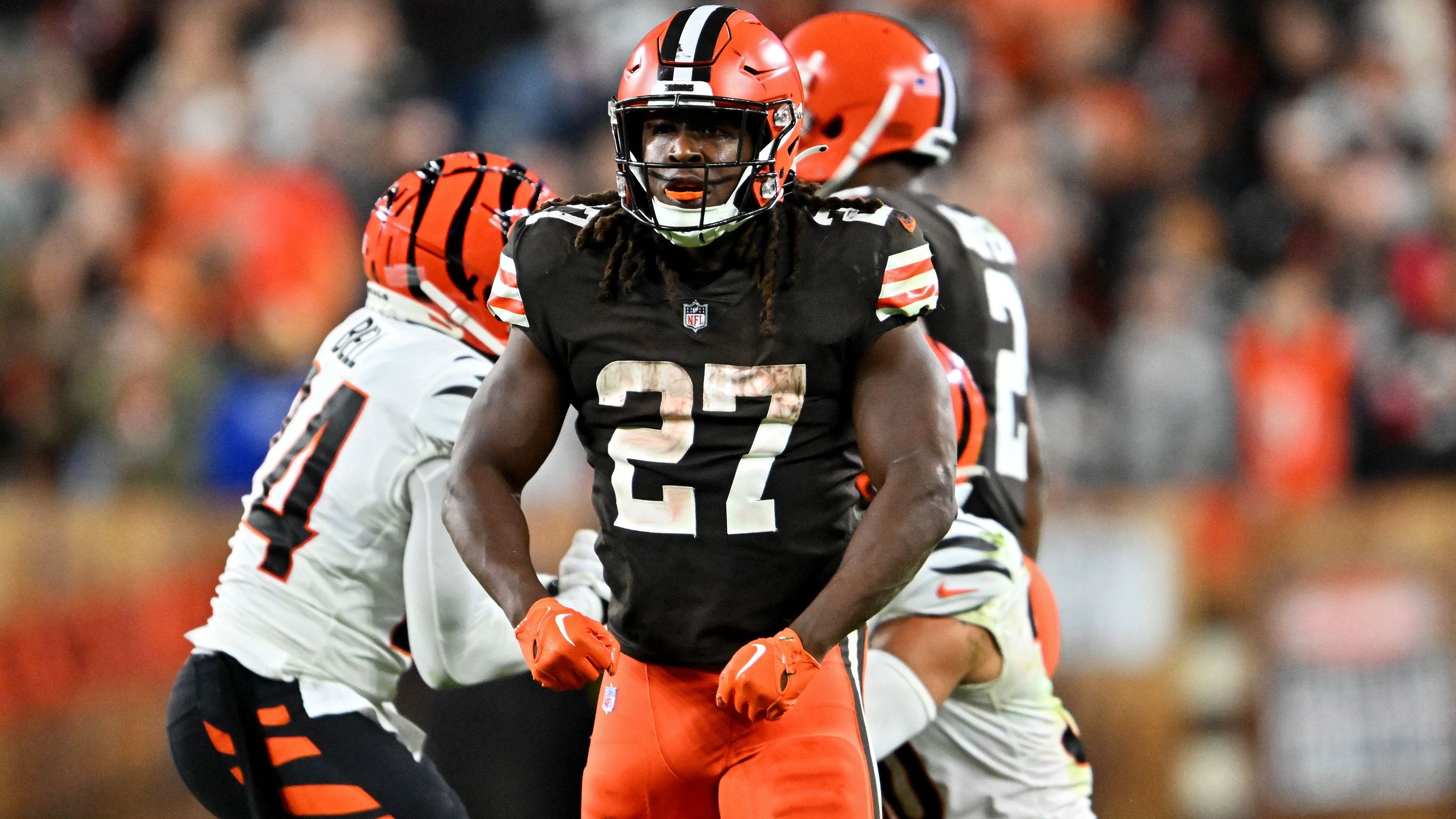 <strong>Kareem Hunt (zuletzt Cleveland Browns)</strong><br>Oder holen die Browns einen "alten Bekannten" zurück? Kareem Hunt spielte noch in der vergangenen Saison für Cleveland und sammelte in 17 Partien 468 Rushing Yards und drei Touchdowns. Die Franchise weiß also genau, was sie bei einer Verpflichtung von Hunt von ihm bekommen könnten.