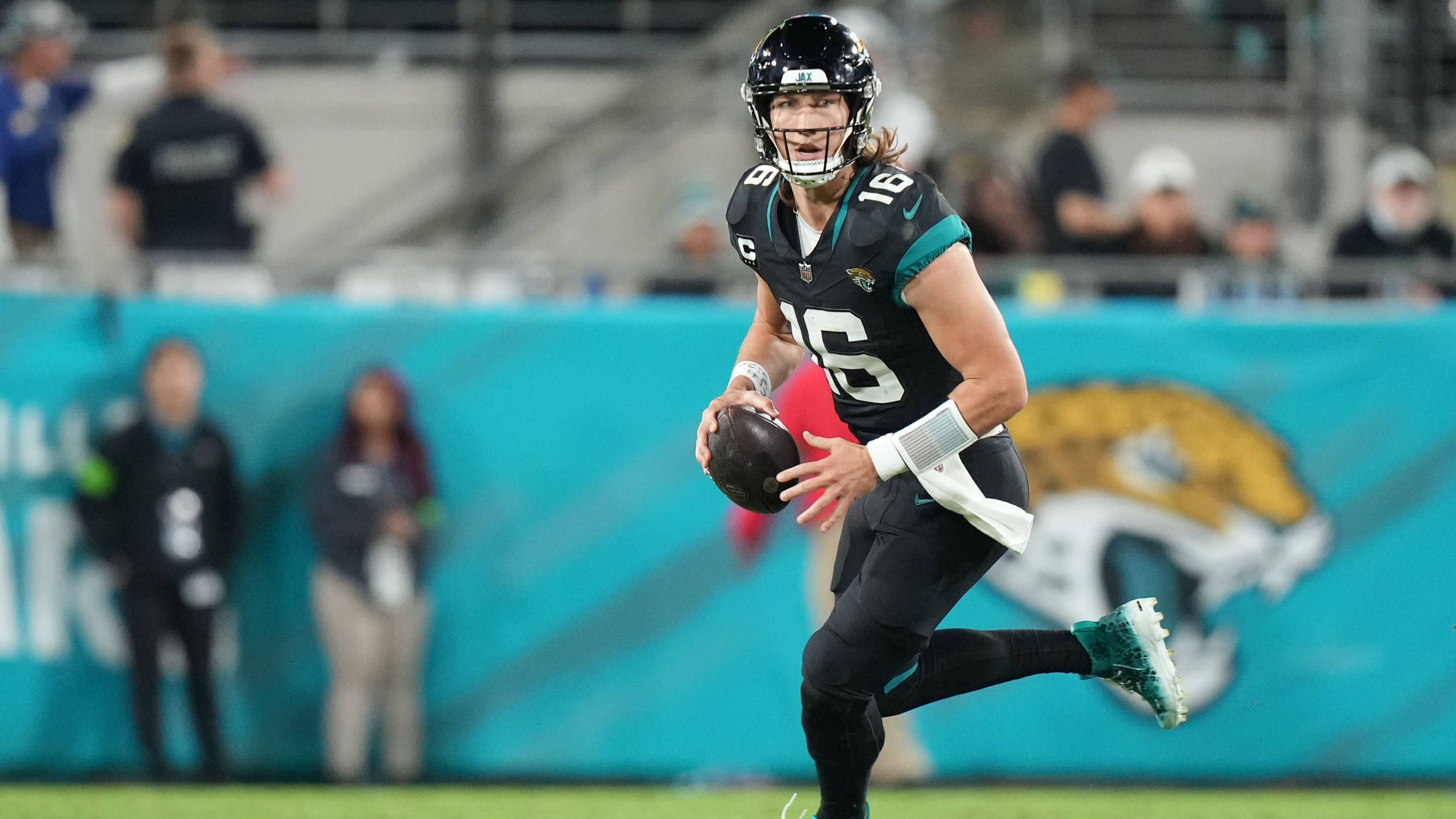 <strong>Der Mega-Vertrag von Trevor Lawrence im Detail</strong><br>Option Bonus: 2025 &amp; 2026 - 35 Millionen&nbsp;US-Dollar (voll garantiert), 2027 - 35 Millionen US-Dollar (29 Millionen garantiert), 2028 - 35 Millionen US-Dollar