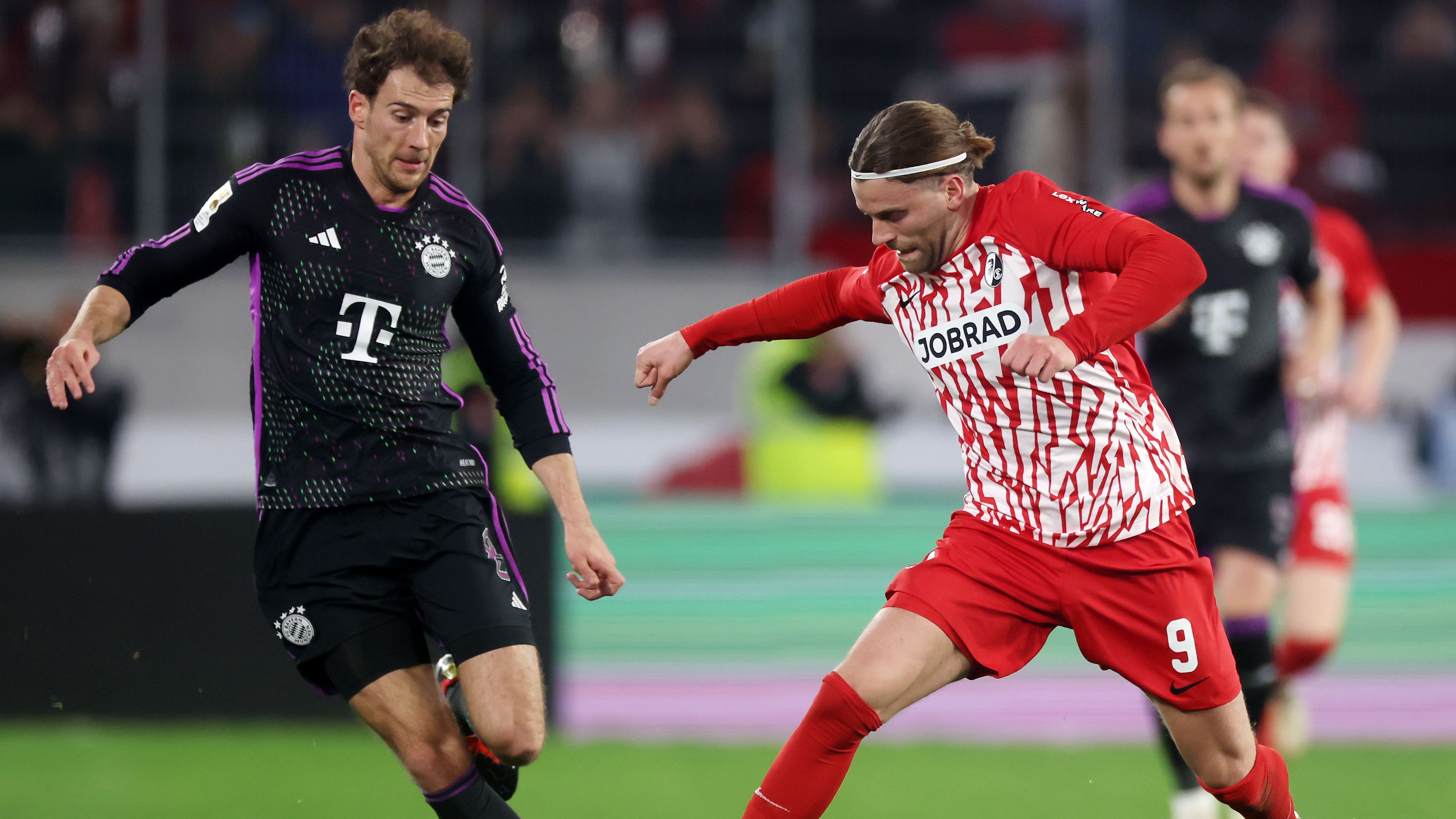 <strong>Leon Goretzka</strong><br>Anfangs auch mit Problemen, das Bayern-Spiel in der Rückwärtsbewegung zu ordnen. Kommt die Partie ab Mitte der ersten Hälfte besser in den Griff. Sein Distanzschuss wird von Atubolu pariert (39.). Agiert nach der Pause als zentraler Innenverteidiger in einer Dreierkette, wodurch die Defensive sicherer steht – bis zum späten 2:2, bei dem er zu spät kommt. <strong><em>ran</em>-Note: 4</strong>