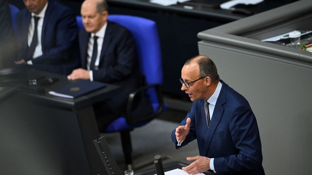 Nach der Vertagung des Spitzentreffens hat Friedrich Merz der Ampel Regierungsunfähigkeit vorgeworfen.