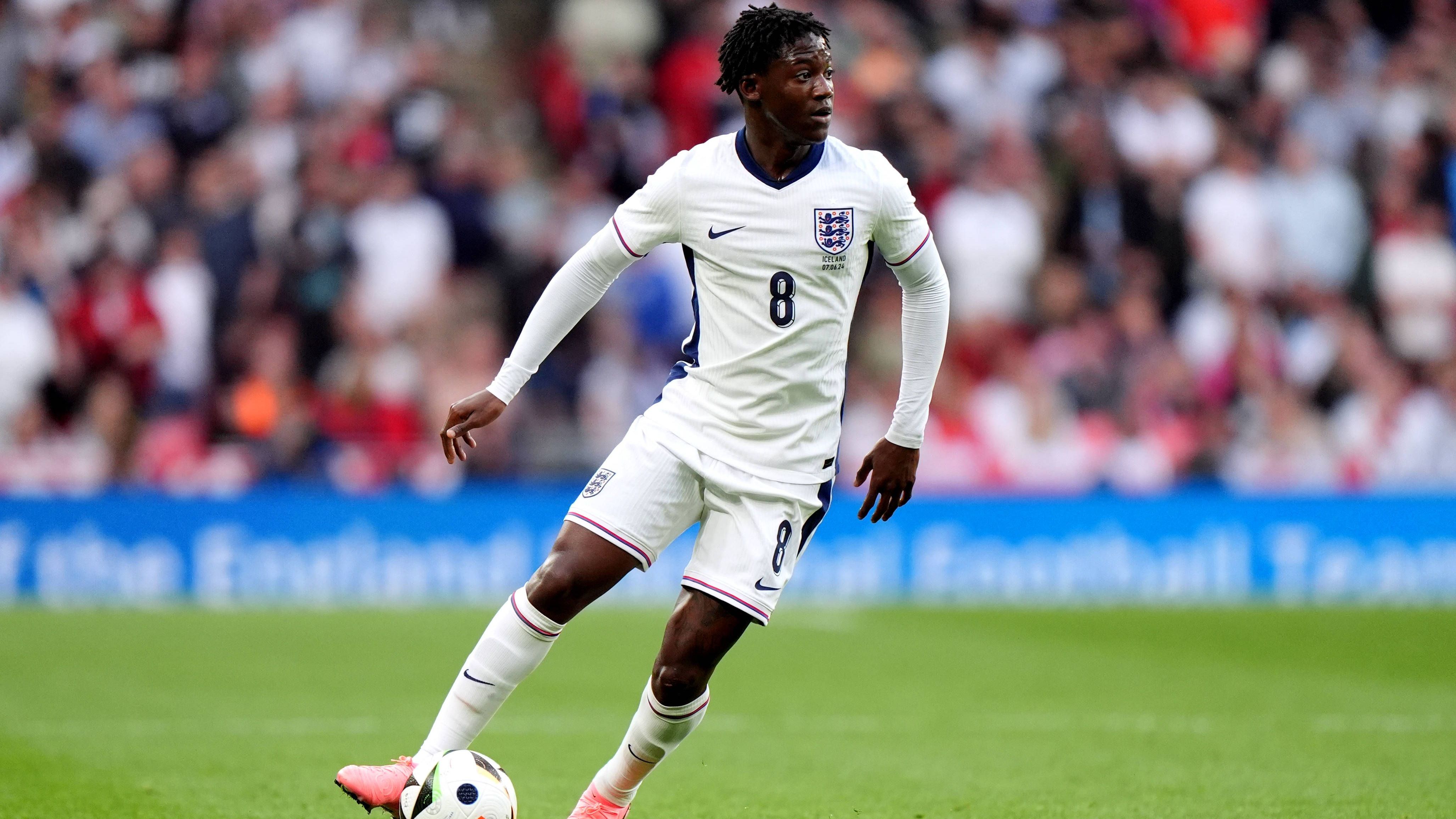 <strong>Kobbie Mainoo (England)</strong><br>Vor einem halben Jahr war Kobbie Mainoo noch kein Name im Weltfußball, mittlerweile ist er absoluter Stammspieler bei Manchester United und hat sich einen Platz im Kader verdient, unter anderem vor Jack Grealish. Er war einer der Lichtblicke in einer schwachen Saison von ManUnited.