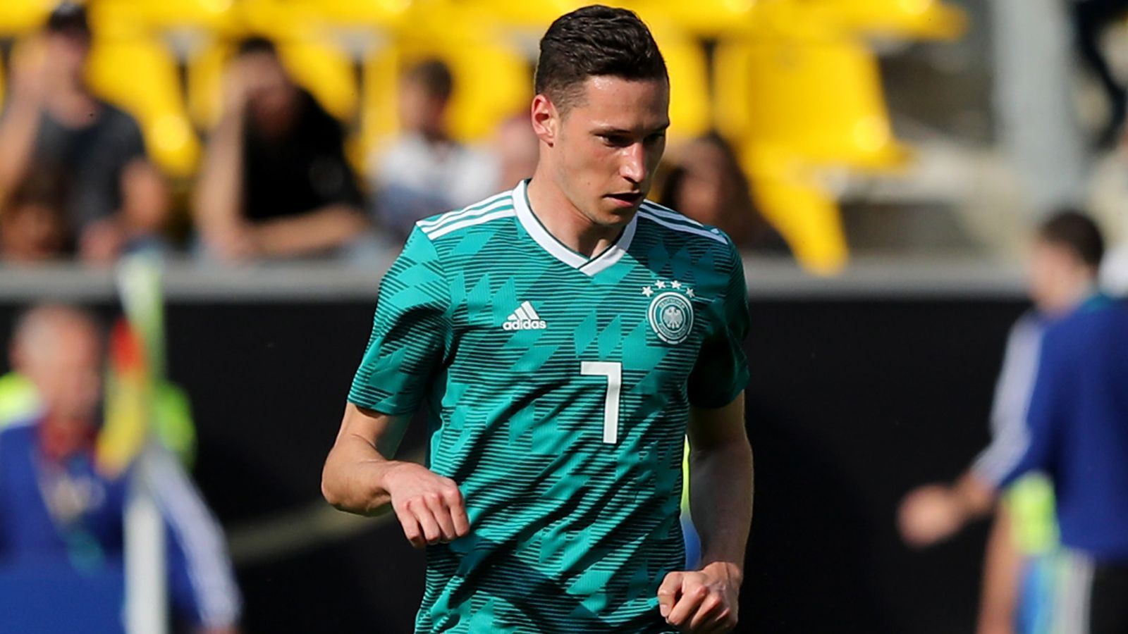 
                <strong>Julian Draxler</strong><br>
                Kommt in der 71. Minute für Gnabry. Versucht, dem deutschen Spiel in den letzten 20 Minuten noch etwas Tempo zu verleihen. ran-Note: 3
              