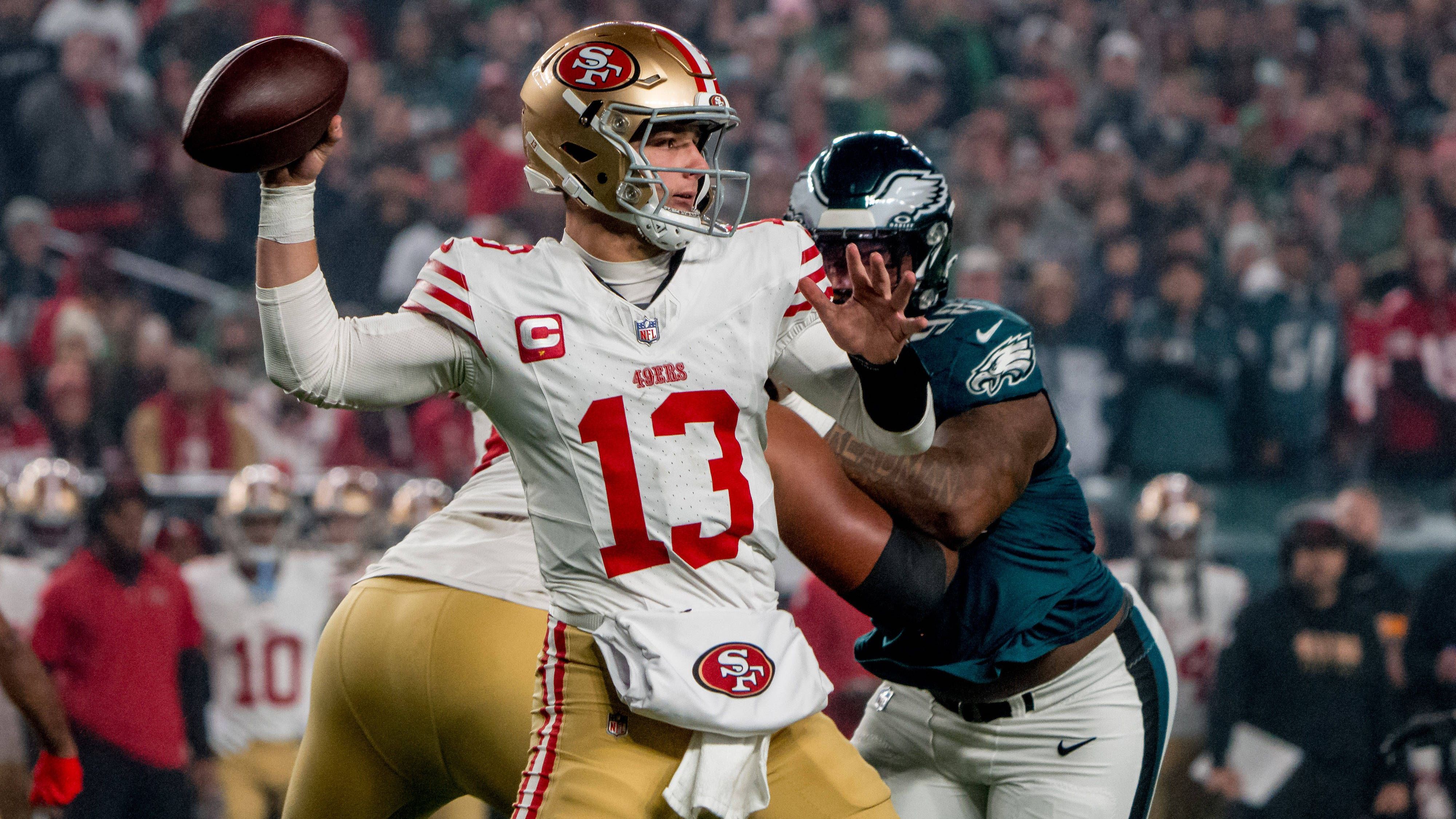 <strong>Week 13: Brock Purdy (San Francisco 49ers)</strong><br>49ers-Quarterback Brock Purdy warf gegen die Philadelphia Eagles für 314 Yards, vier Touchdowns und leistete sich keine Interception - damit erzielte er ein Passer Rating von 148,8. Es war bereits sein drittes Spiel der Saison mit drei Touchdowns und einem Passer Rating von mindestens 140. Zuvor war das in einer Spielzeit nur Tom Brady (2007) und Aaron Rodgers (2011) gelungen.