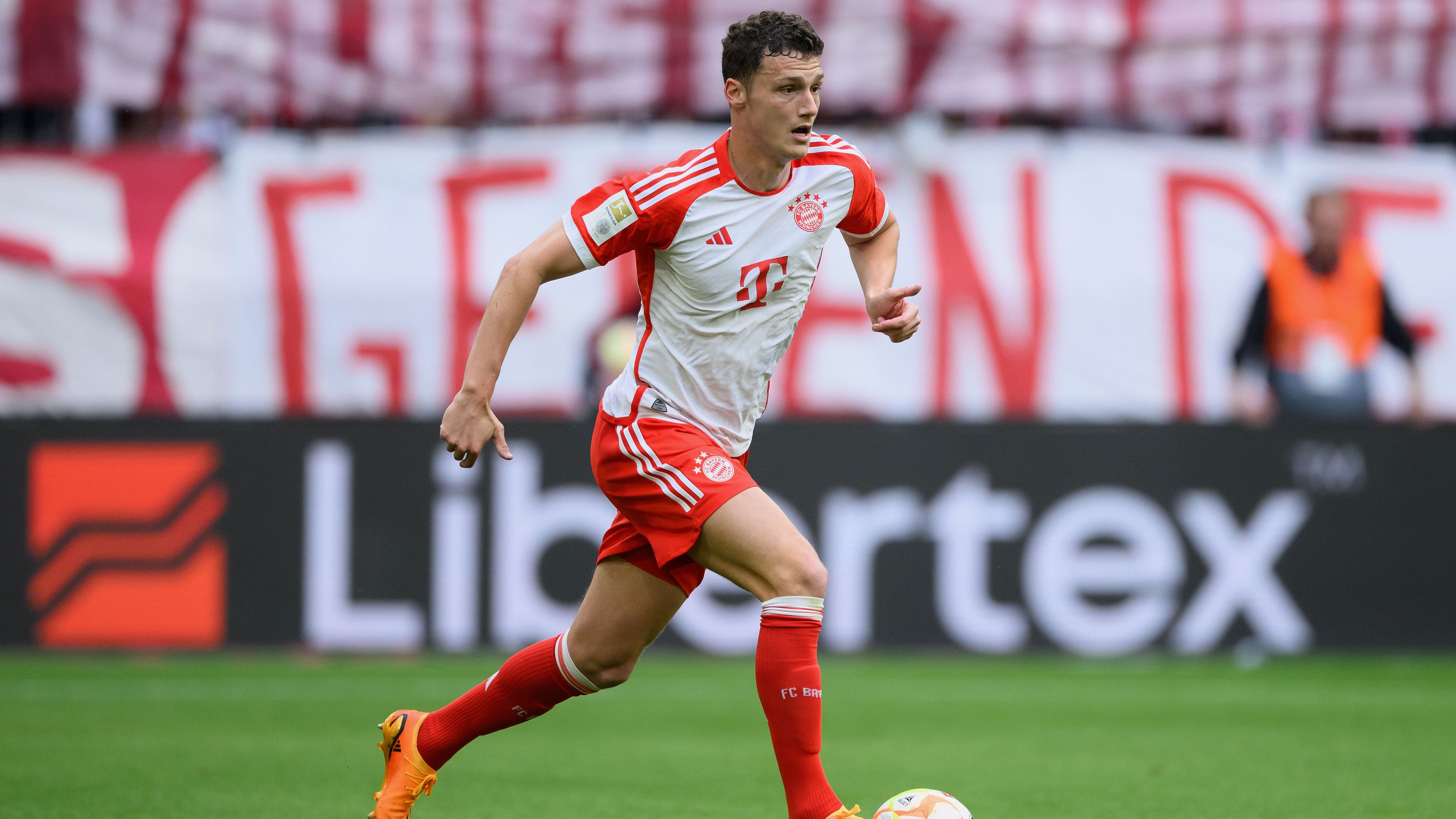 <strong>Platz 6 - Benjamin Pavard (Abgang zu Inter Mailand)</strong><br>Ablösesumme: 30 Millionen Euro<br>Zeitpunkt des Wechsels: Sommer 2023