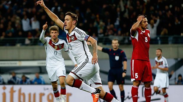 
                <strong>11. Oktober 2015: Deutschland - Georgien 2:1</strong><br>
                Schon drei Minuten nach der Führung glich Jaba Kankava für Georgien aus. Erst in der 79. Minute erlöste Joker Max Kruse das DFB-Team. Auf Joachim Löw wartet bis Juni eine Menge Arbeit. Durch die überstandene Qualifikation ist Deutschland nun immerhin alleiniger EM-Rekordteilnehmer.
              