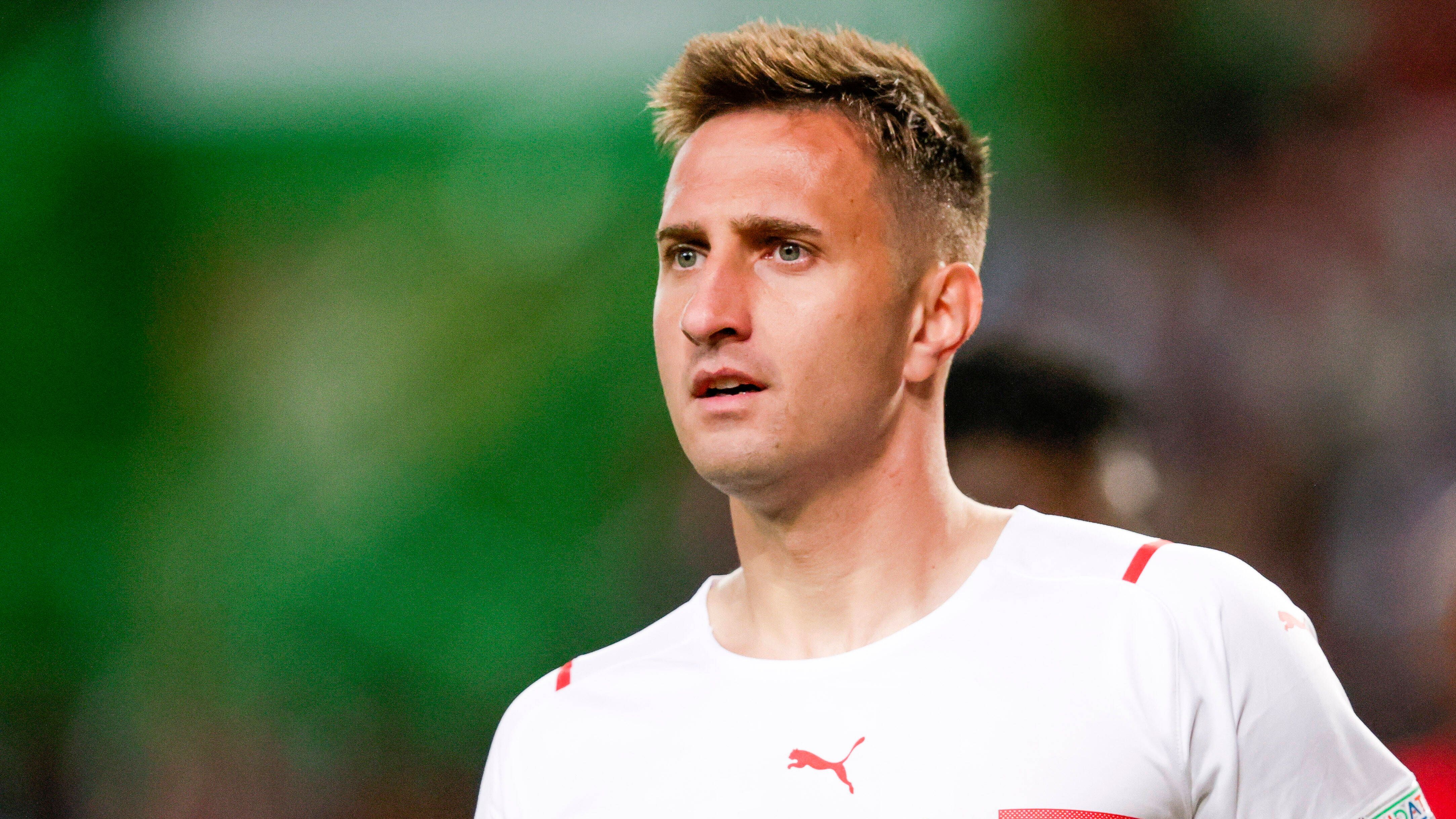 <strong>Mario Gavranovic (zuletzt Kayserispor)</strong><br>Ebenfalls über Bundesligaerfahrung verfügt der 41-malige Schweizer Nationalspieler Gavranovic - wenngleich er für Schalke und Mainz einst nur 15 Spiele im deutschen Oberhaus bestritt. Der 33-Jährige war zuletzt zwei Jahre für Kayserispor in der Türkei aktiv, dort lief sein Vertrag Ende Juni aus. Bei der EM 2021 trug er mit einem Treffer für die Schweiz zum Achtelfinal-Aus der Franzosen bei.