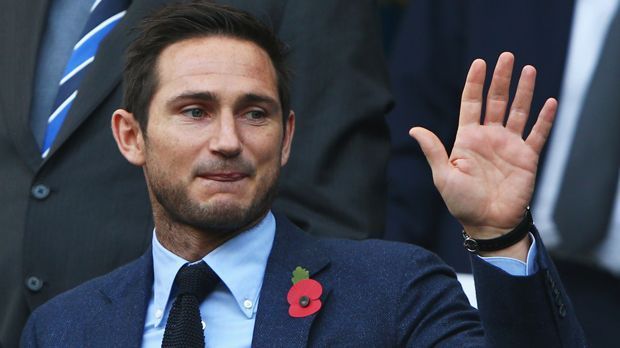 
                <strong>Frank Lampard</strong><br>
                Der lebenden Legende des FC Chelsea wurde das fußballerische Talent schon in die Wiege gelegt - und auch das nötige Kleingeld. Lampards Vater Frank Senior war selbst Fußballprofi bei West Ham und demzufolge finanziell gut abgesichert. Auch auf Seiten seiner mittlerweile verstorbenen Mutter gibt es Fußball-Prominenz: Franks Onkel ist der englische Trainer Harry Redknapp, der den Neffen einst bei West Ham formte.
              