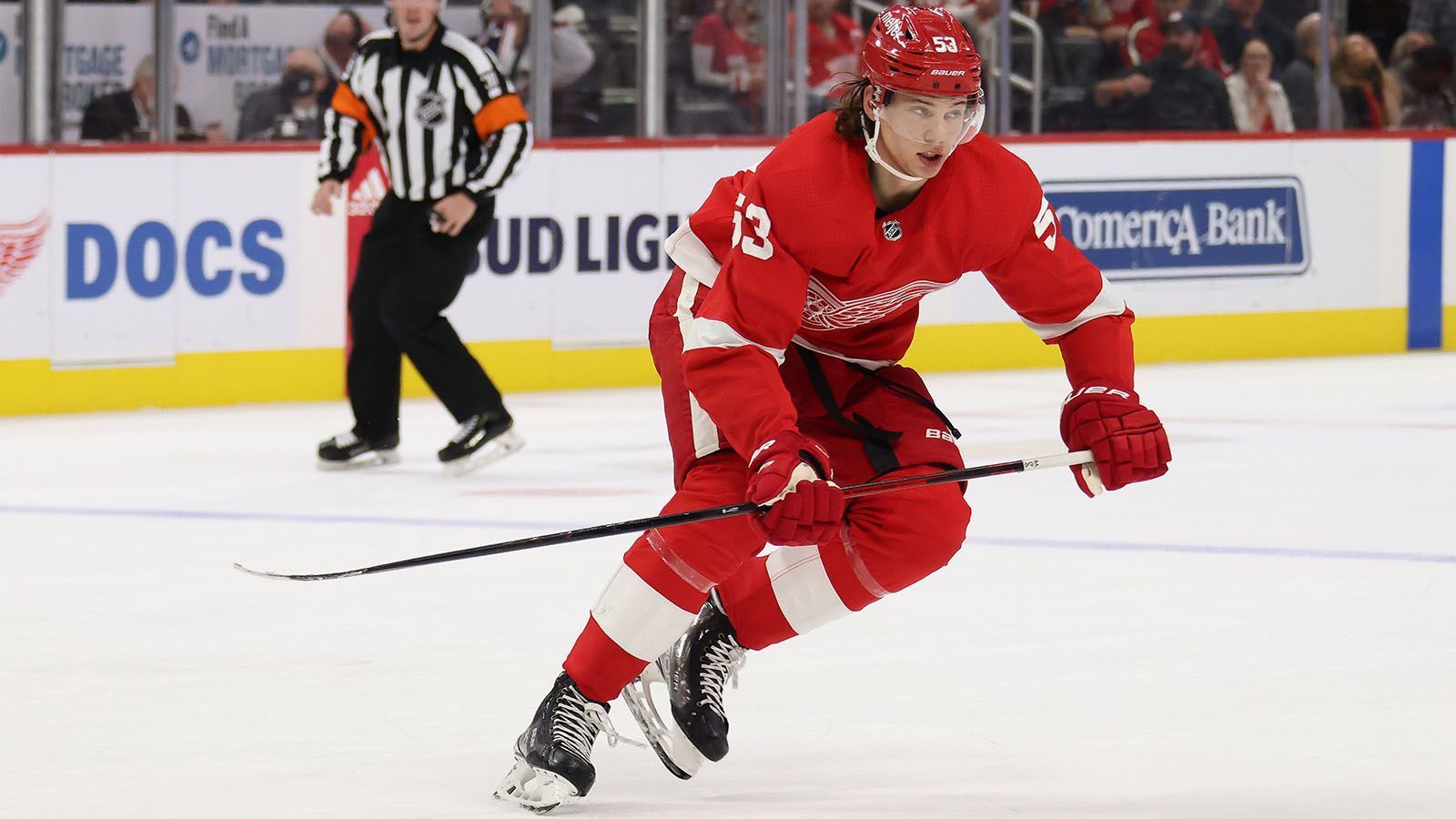 
                <strong>Calder Memorial Trophy (Rookie des Jahres): Moritz Seider</strong><br>
                &#x2022; Team: Detroit Red Wings<br>&#x2022; Wettquote: -200 (100 Dollar Einsatz = 150 Dollar Gewinn)<br>Weitere Kandidaten: Trevor Zegras (Anaheim Ducks/ 500 Dollar Gewinn), Lucas Raymond (Detroit Red Wings/ 500 Dollar Gewinn) und Michael Bunting (Toronto Maple Leafs/ 750 Dollar Gewinn)
              