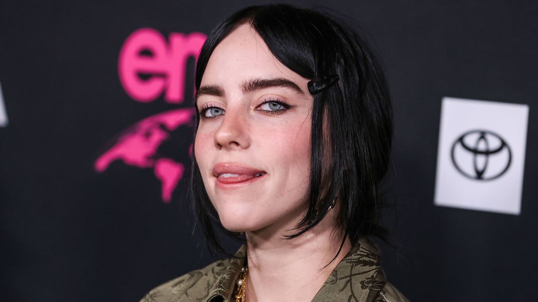 Billie Eilish enthüllt ihr neues XXLTattoo!