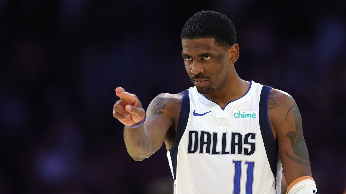 Dallas Mavericks v Los Angeles Lakers