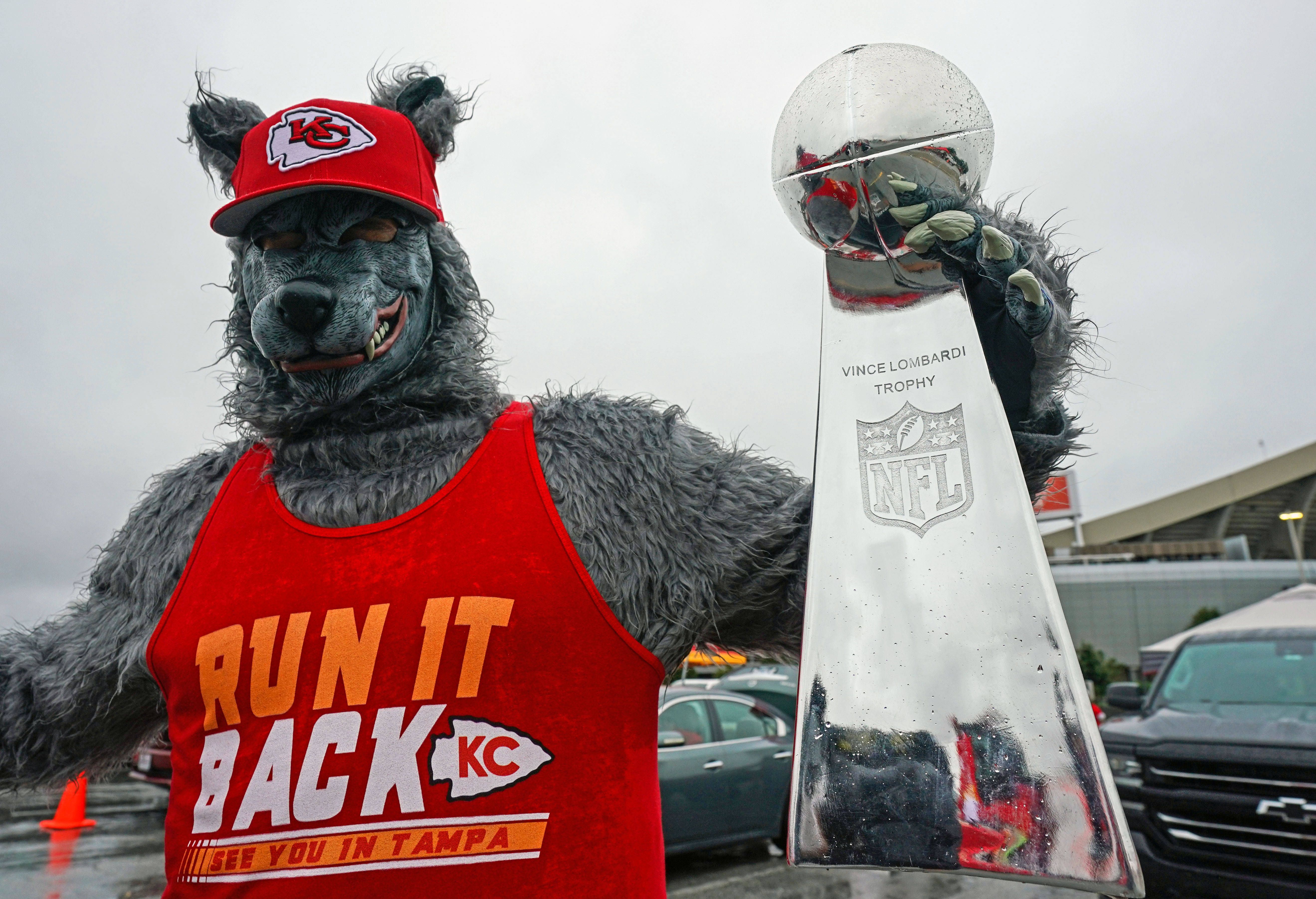 NFL: Kansas City Chiefs - Superfan "Chiefsaholic" Zu Monster-Geldstrafe ...