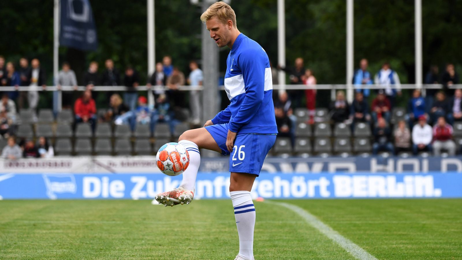 
                <strong>Mittelfeld/Sturm: Arne Maier</strong><br>
                Nach seiner Leihstation bei Arminia Bielefeld kehrt der 22-Jährige wieder zur Hertha nach Berlin zurück und will sich dort unter Pal Dardai beweisen. Bei der U21-EM vor wenigen Wochen führte er Deutschland als Kapitän aufs Feld. Keine Frage, dass Kuntz ihn dann auch mit nach Tokio nimmt.
              