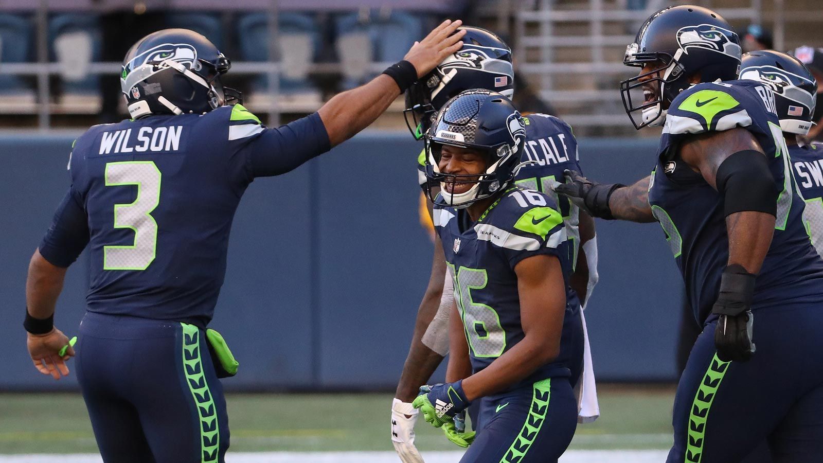 
                <strong>Platz 8 - Seattle Seahawks</strong><br>
                Ähnlich wie Houston waren auch Seattle mehr oder weniger die Hände gebunden, drei Picks standen den Verantwortlichen um Head Coach Pete Carroll zur Verfügung. Umso verwunderlicher, dass die Seahawks erst mit ihrem letzten Pick (208) einen Offensive Lineman verpflichteten (Tackle Stone Foresythe). Dank ihrer dynamischen Offensive um Quarterback Russell Wilson kann sich Seattle dennoch wieder einiges ausrechnen.
              