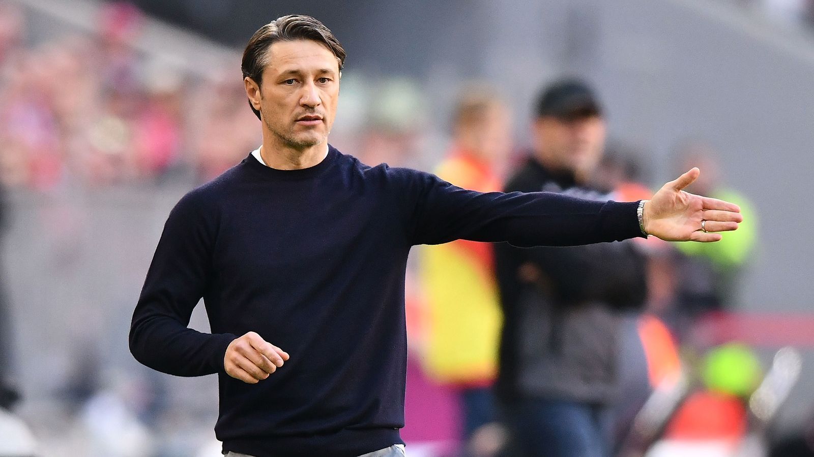 
                <strong>Niko Kovac</strong><br>
                &#x2022; Wechsel: Von Eintracht Frankfurt zum FC Bayern München (2018) - <br>&#x2022; Ablösesumme: 2,2 Millionen Euro<br>
              