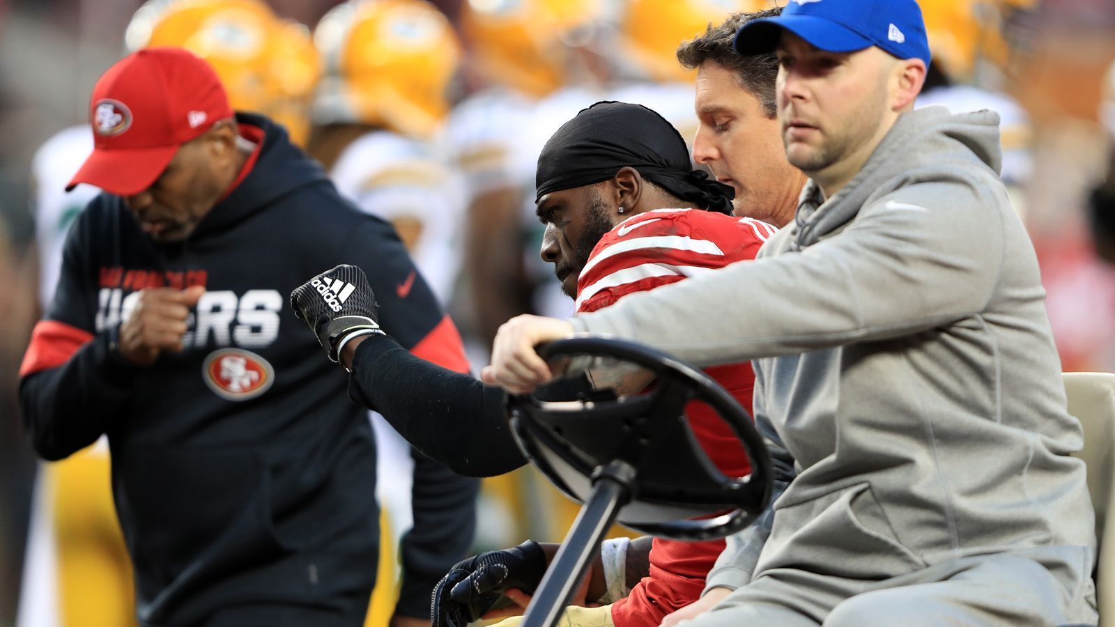 
                <strong>NFC Championship Game</strong><br>
                San Franciscos Tevin Coleman musste schon im Laufe der ersten Halbzeit wegen einer Verletzung vom Feld transportiert werden.
              