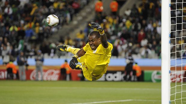 
                <strong>Vincent Enyeama</strong><br>
                An Vincent Enyeama wird sich Lionel Messi gut erinnern können. Vor vier Jahren brachte ihn Nigerias Torhüter mit seinen großartigen Paraden zur Verzweiflung.  "Er war phänomenal", erklärte Messi voller Respekt. Bei der WM 2014 kommt es zur Neuauflage des Duells.
              